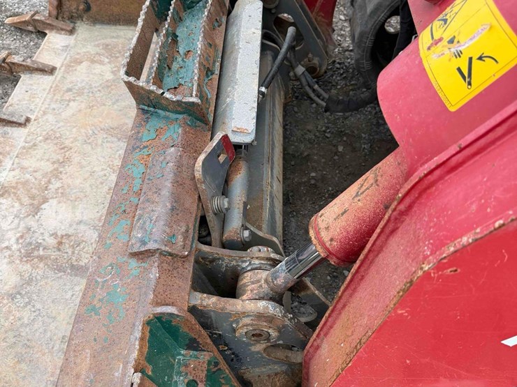 2022-takeuchi-tl8r2-image-10