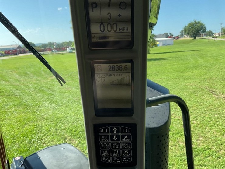 2020-case-ih-magnum-200-image-19