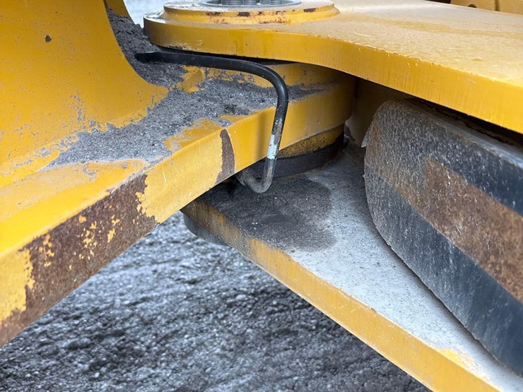 2024-deere-844-p-tier-image-15