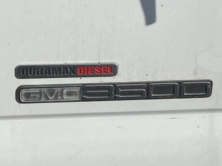 2004-gmc-sierra-3500-image-10