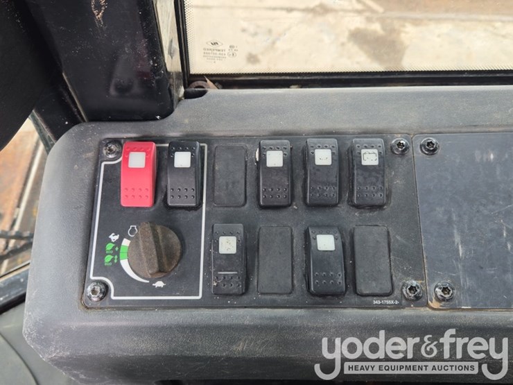 2014-caterpillar-d5k2-lgp-image-57