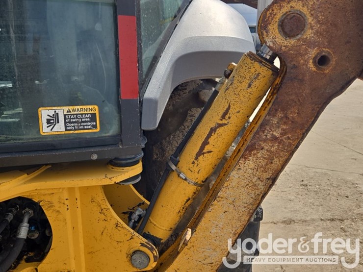 2020-deere-310sl-image-32