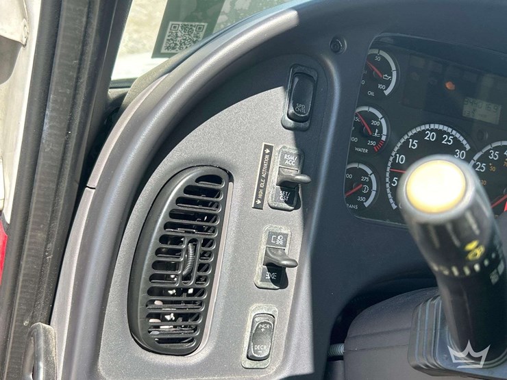 2015-freightliner-m2-106-ambulance-image-17