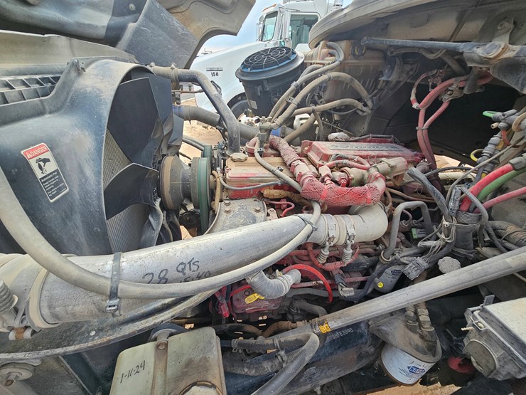 2013-freightliner-114sd-image-15