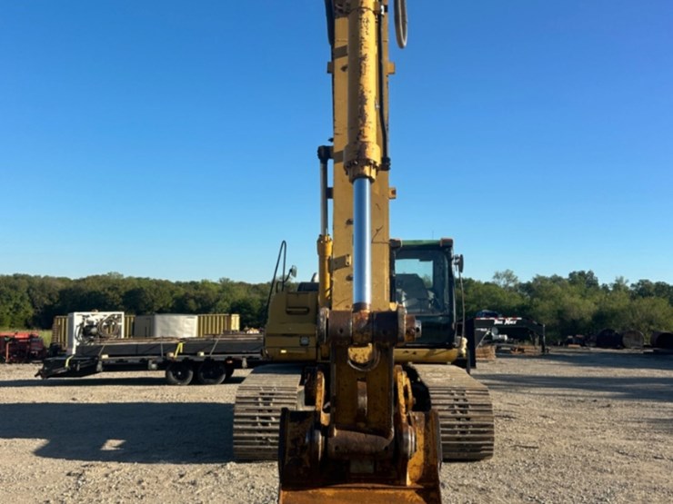 2007-caterpillar-330d-image-2