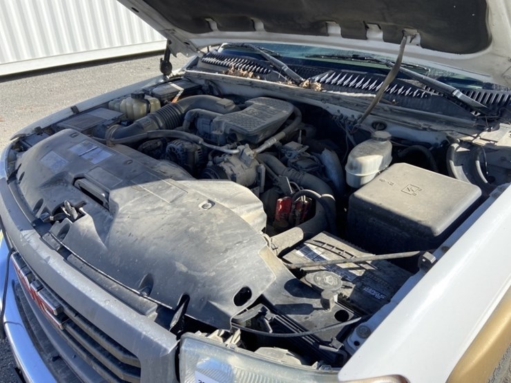 2004-gmc-sierra-3500-image-38