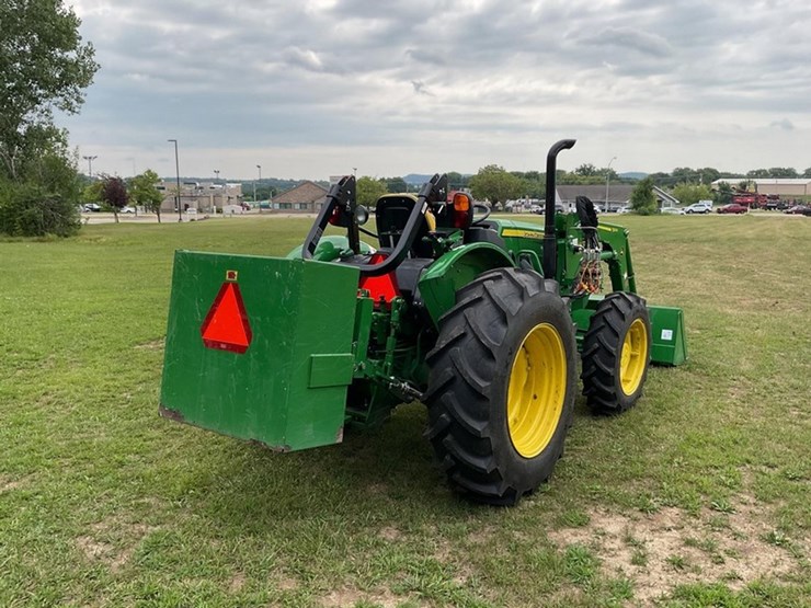 2025-john-deere-5075e-image-5