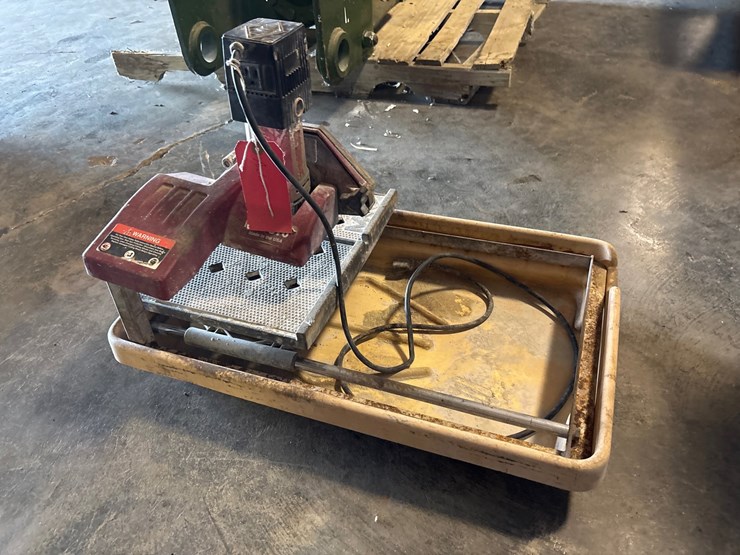 #186-•-mk-diamond-products-156418-electric-wet-tile-saw-image-1