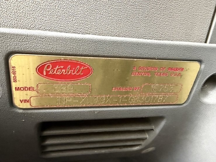 2016-peterbilt-389-image-21