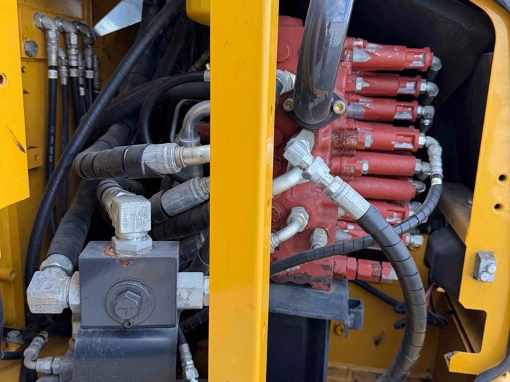 2019-deere-75g-image-20