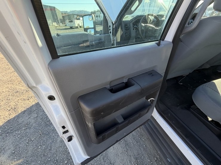 2011-ford-f350-image-25