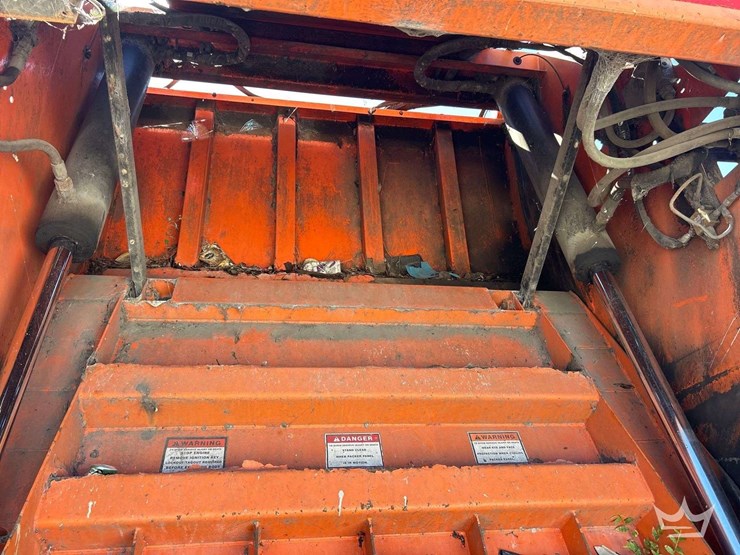 2010-wester-star-4900sa-ez-pack-goliath-g370c-25-yard-rear-loader-garbage-truck-image-25