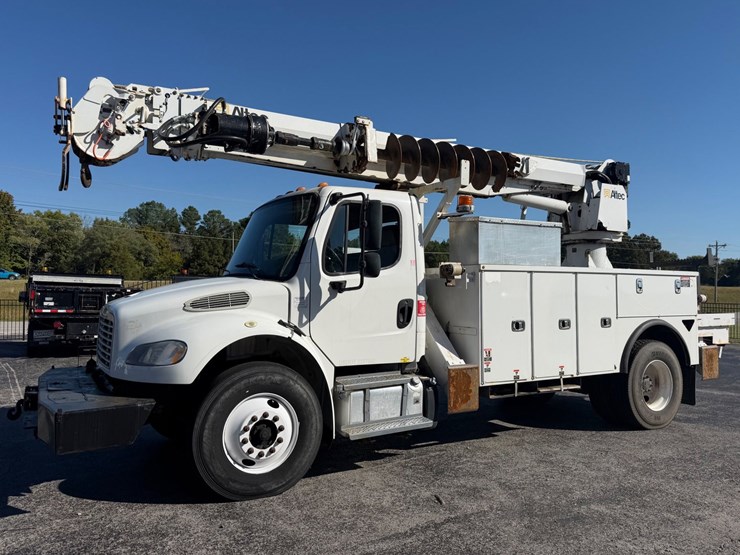 2019-freightliner-m2-106-image-1