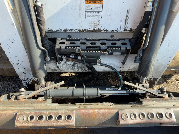 2023-bobcat-t740-image-10