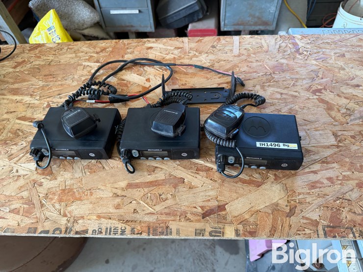 motorola-vhf-hiband-radios-image-2