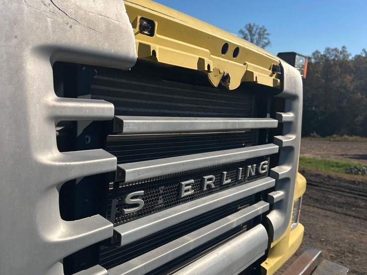 2004-sterling-l9500-image-14