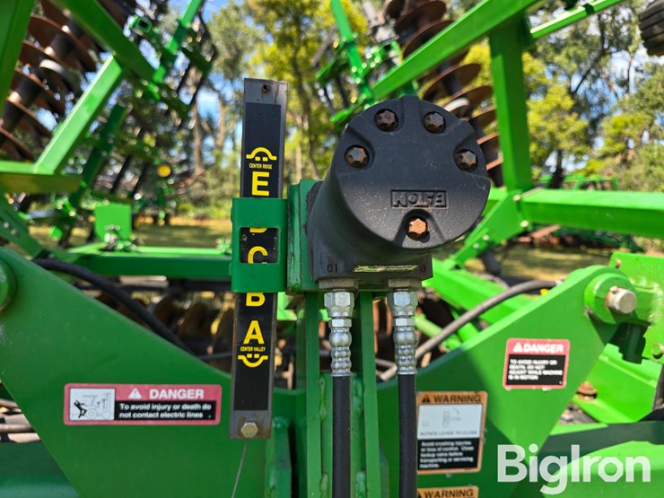2005-john-deere-637-image-16