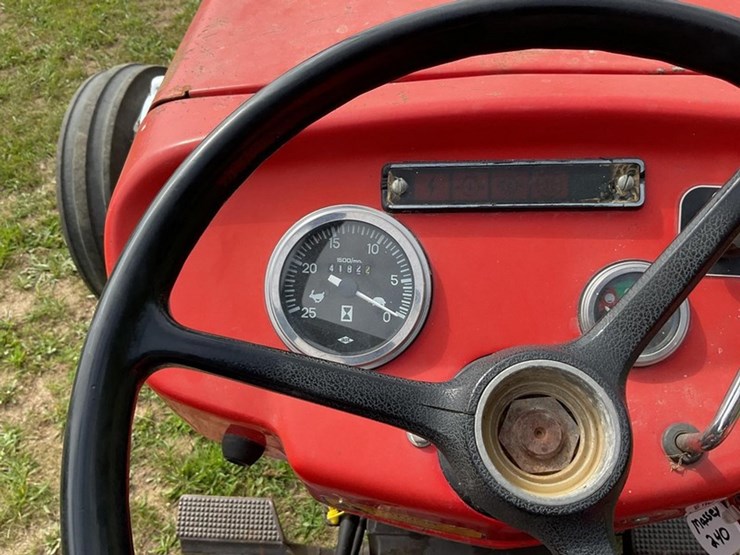 1992-massey-ferguson-240-image-18