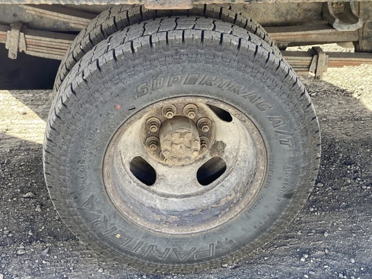 2004-gmc-sierra-3500-image-35