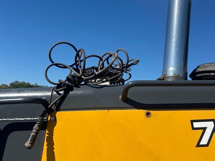 2008-deere-700j-xlt-image-15