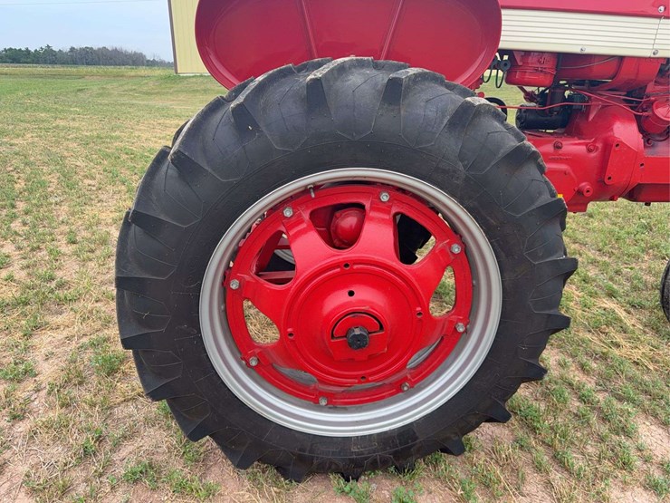 farmall-560-diesel-hi-clear-image-17