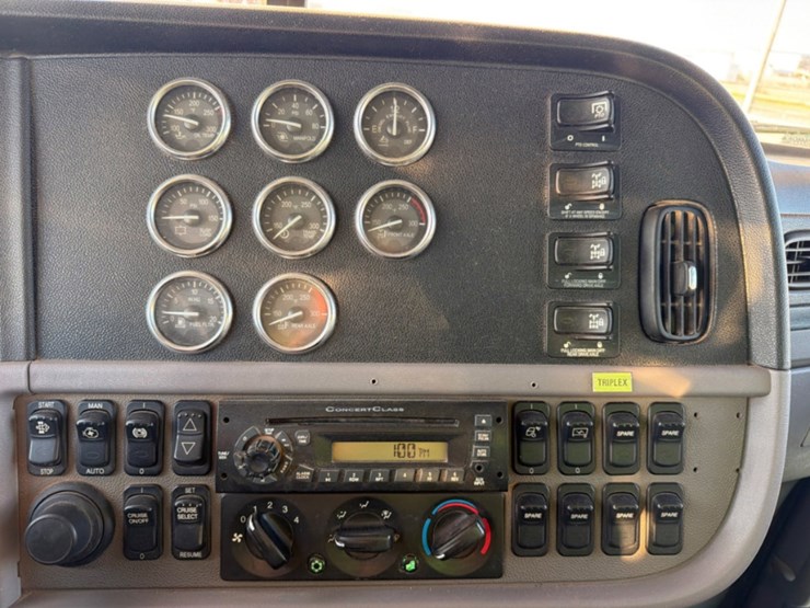 2014-peterbilt-367-image-17