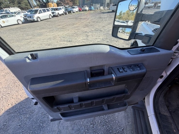 2011-ford-f350-image-27