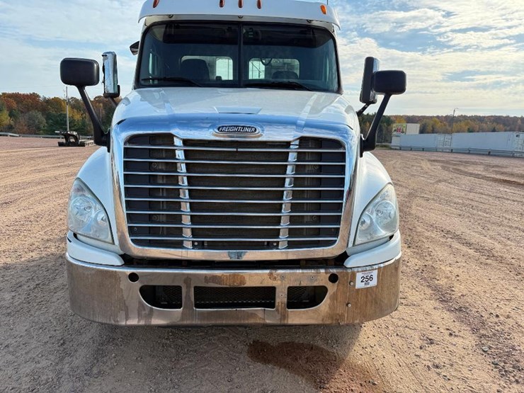 freightliner-cascadia-125-image-21