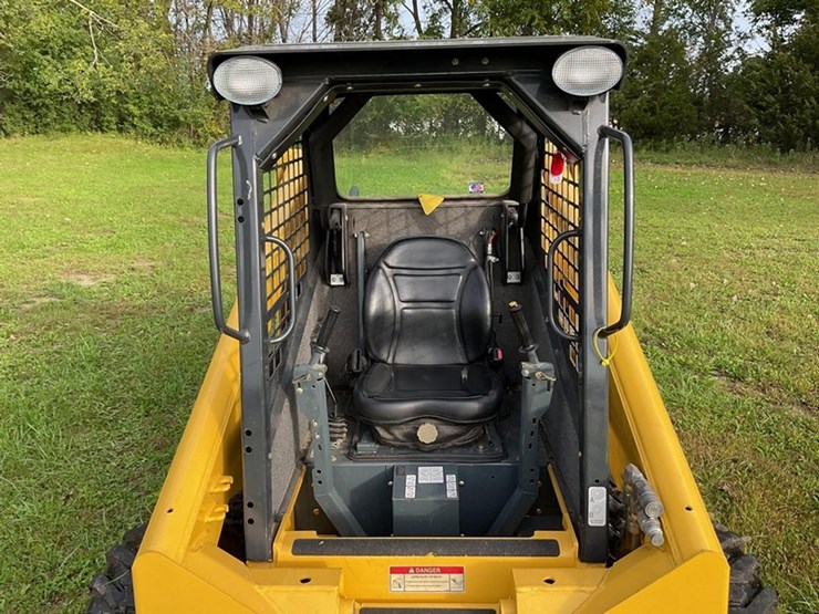2015-yanmar-s165r-image-18