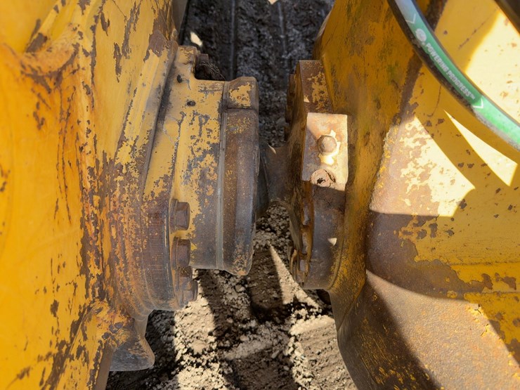 2014-komatsu-d61ex-23-image-11