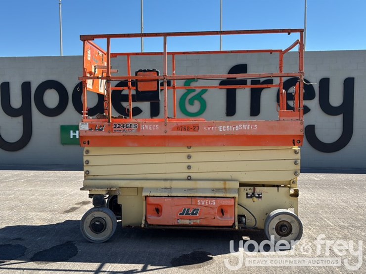 2015-jlg-3246es-image-2