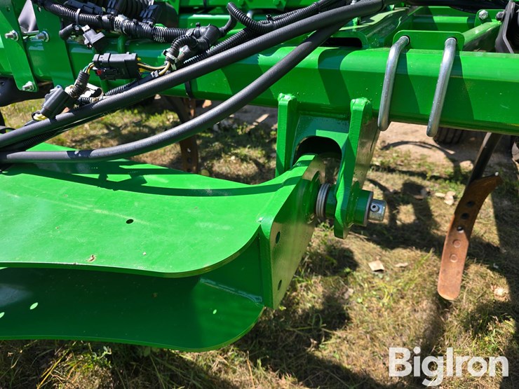 2022-john-deere-2430-image-14