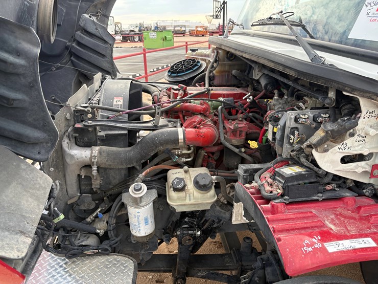 2016-freightliner-m2-106-image-14