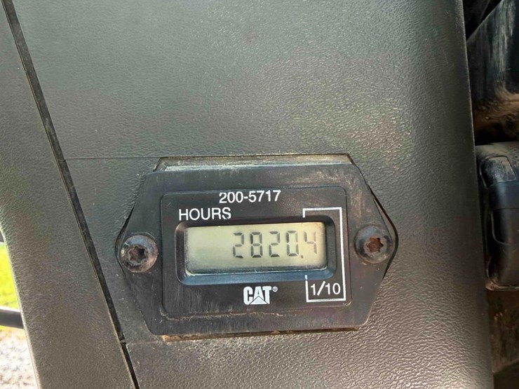 2010-caterpillar-257b2-image-28