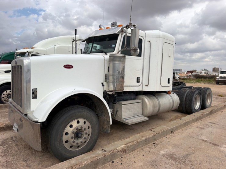 2012-peterbilt-367-image-1