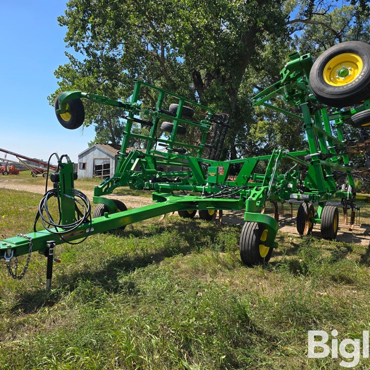 2022 JOHN DEERE 2430