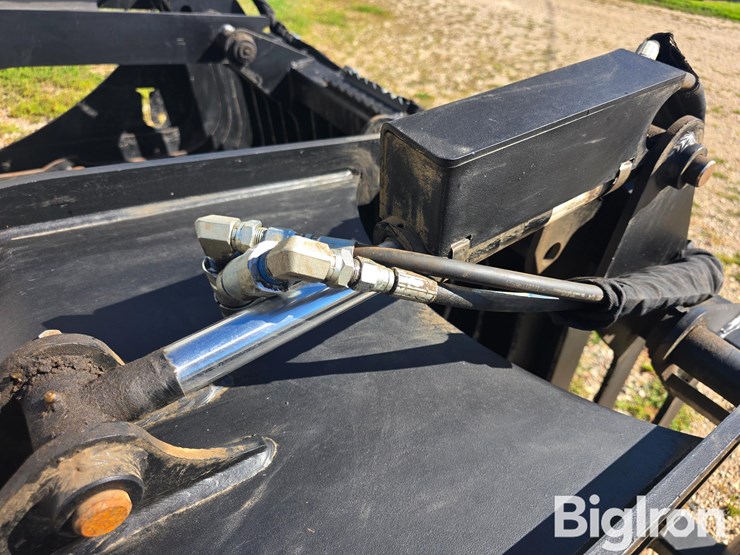skid-steer-grapple-bucket-image-9