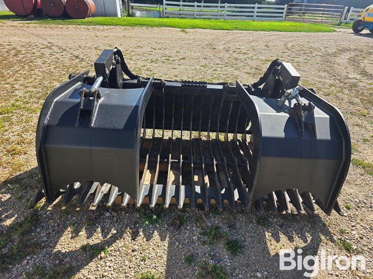 skid-steer-grapple-bucket-image-2