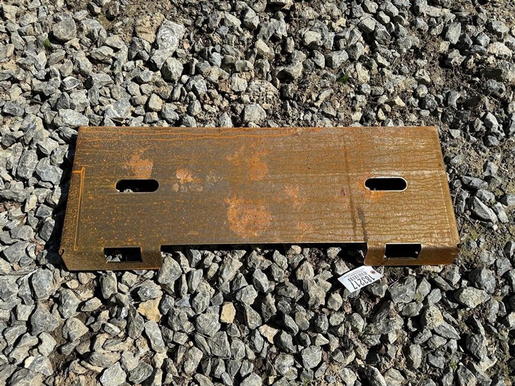 skid-steer-mounting-plate-image-1