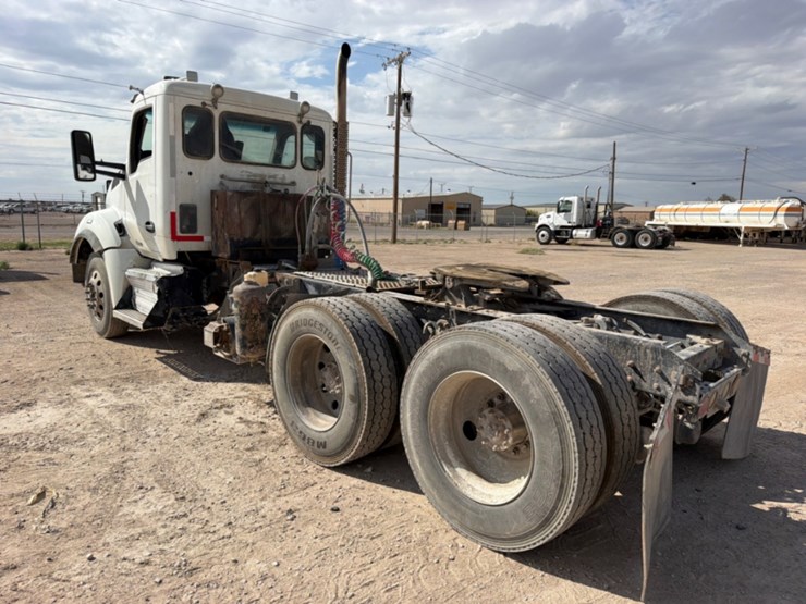 2019-kenworth-t880-image-8
