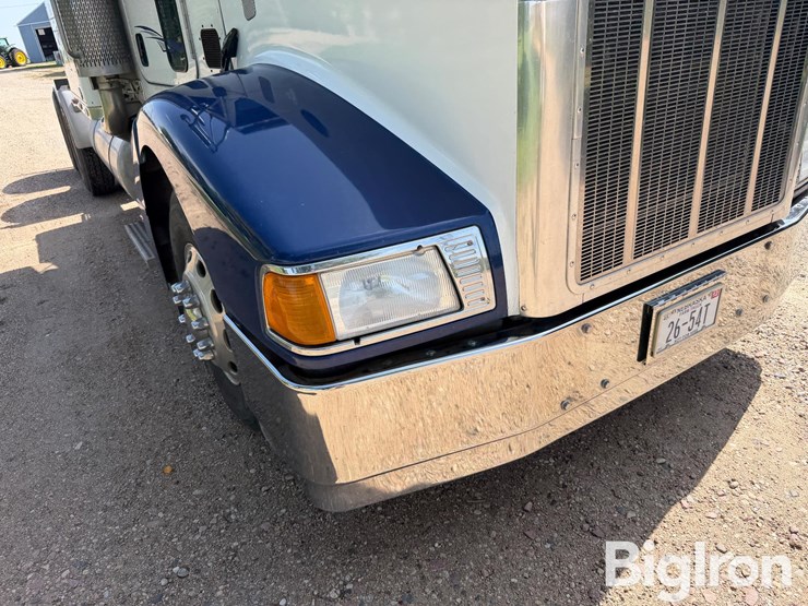 2005-peterbilt-385-image-10