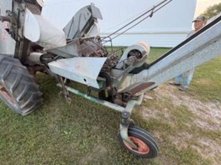 1954-new-idea-301-picker-image-8