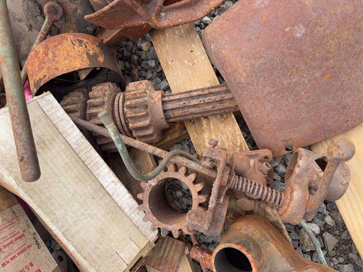 pallet-of-miscellaneous-parts.-image-3