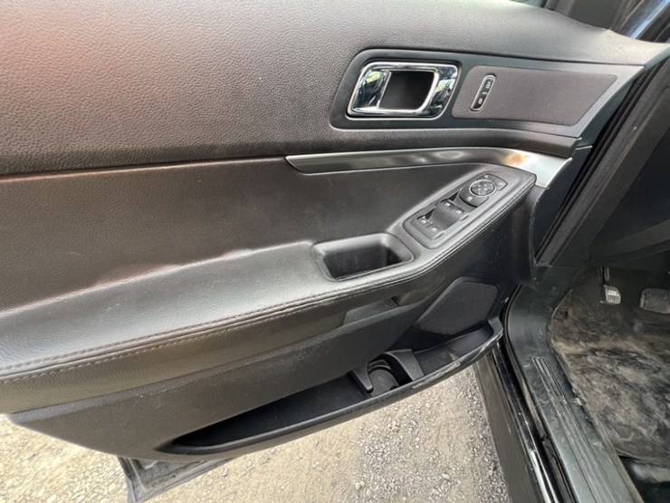 2018-ford-explorer-image-16