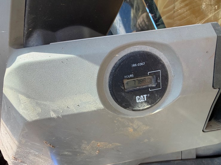 caterpillar-320e-image-36