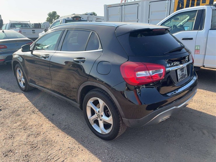 2020-mercedes-benz-gla250-image-4