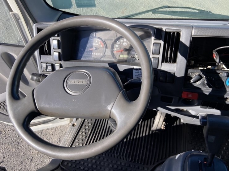 2013-isuzu-npr-image-20