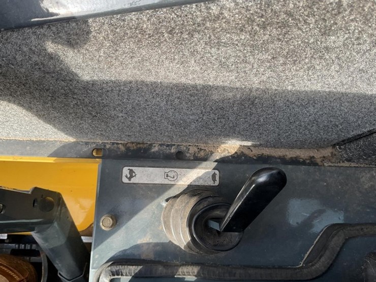 2015-yanmar-s165r-image-23
