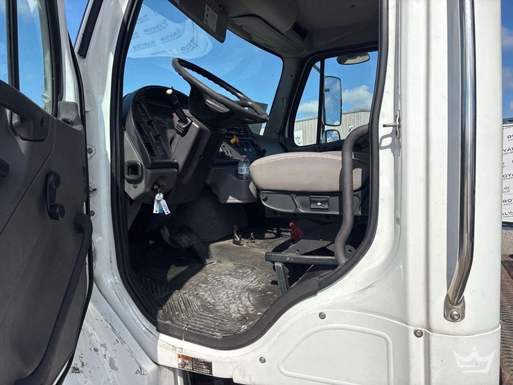 2018-freightliner-m2-106-petersen-tl3-lightning-loader-forestry-grapple-truck-image-15
