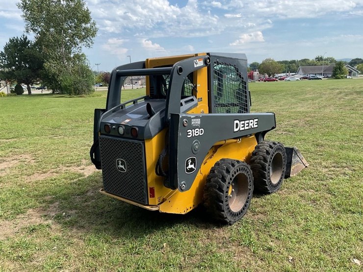 2010-deere-318d-image-5